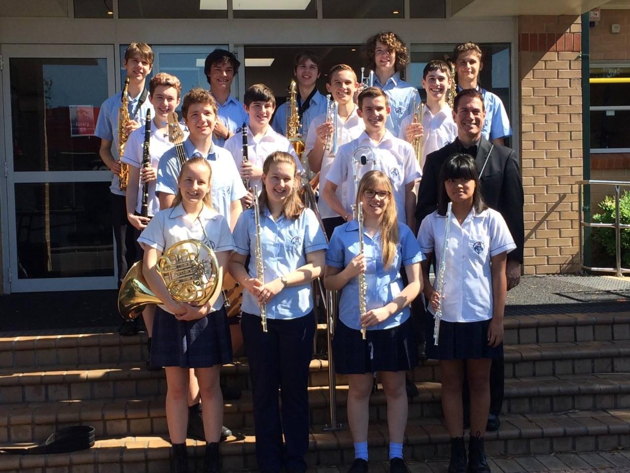 Band students holding their instruments posing for a photo